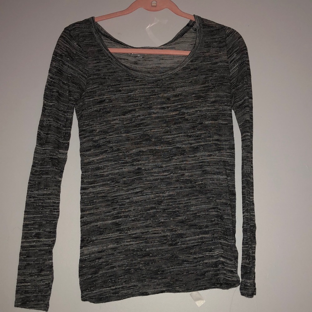 Black and white long sleeve T-shirt